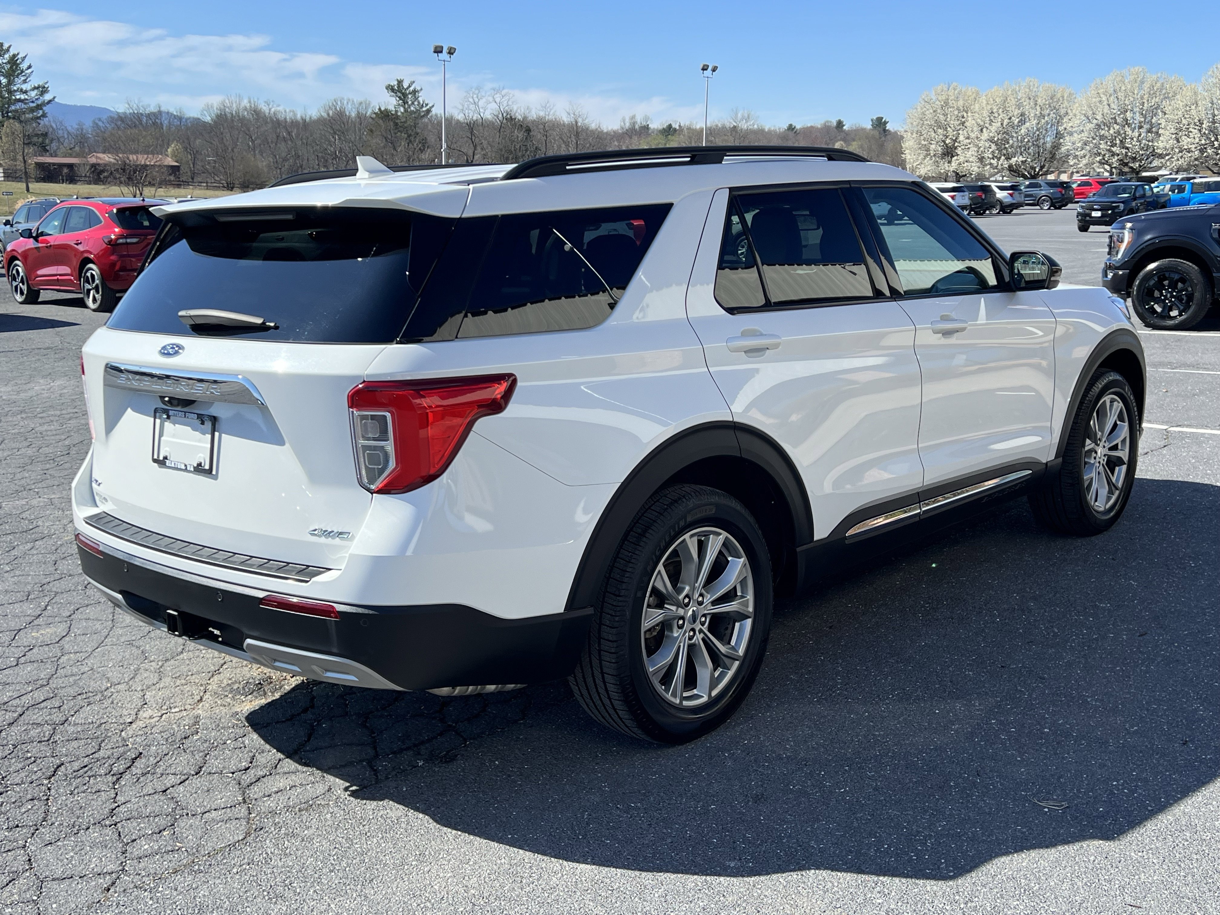 Used 2023 Ford Explorer XLT w/ Equipment Group 202A image 7