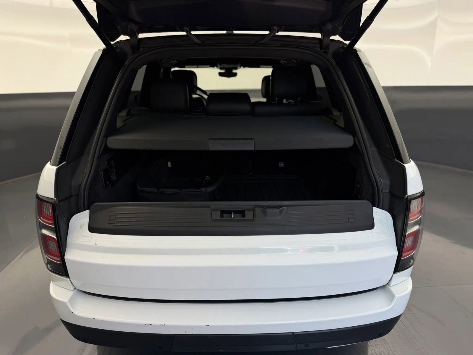 Used 2020 Land Rover Range Rover HSE image 39