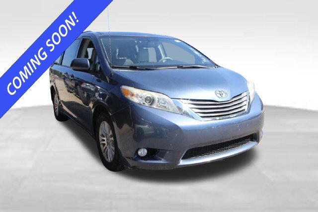 Used 2014 Toyota Sienna XLE FWD image 1