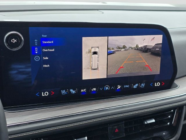Used 2025 Chevrolet Suburban Premier AWD/4WD image 25
