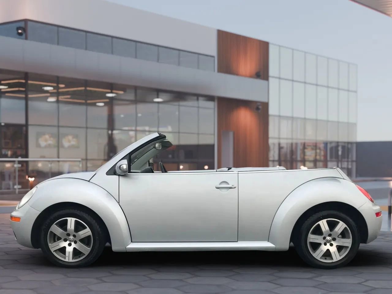 Used 2006 Volkswagen Beetle Convertible w/ Package 1 image 10