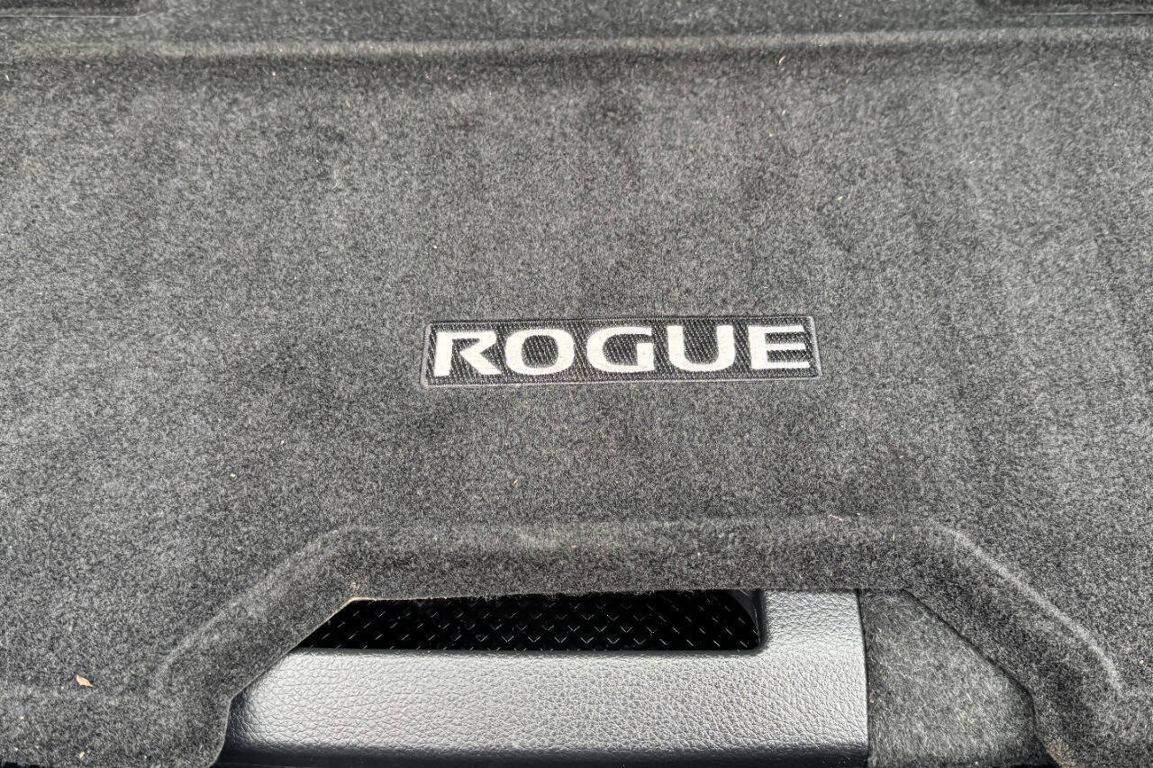 Used 2017 Nissan Rogue S AWD/4WD image 15