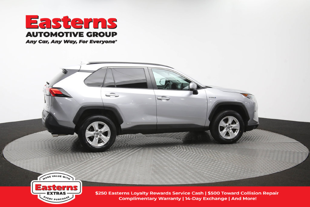 Used 2021 Toyota RAV4 XLE w/ XLE Grade Weather Package AWD/4WD image 46