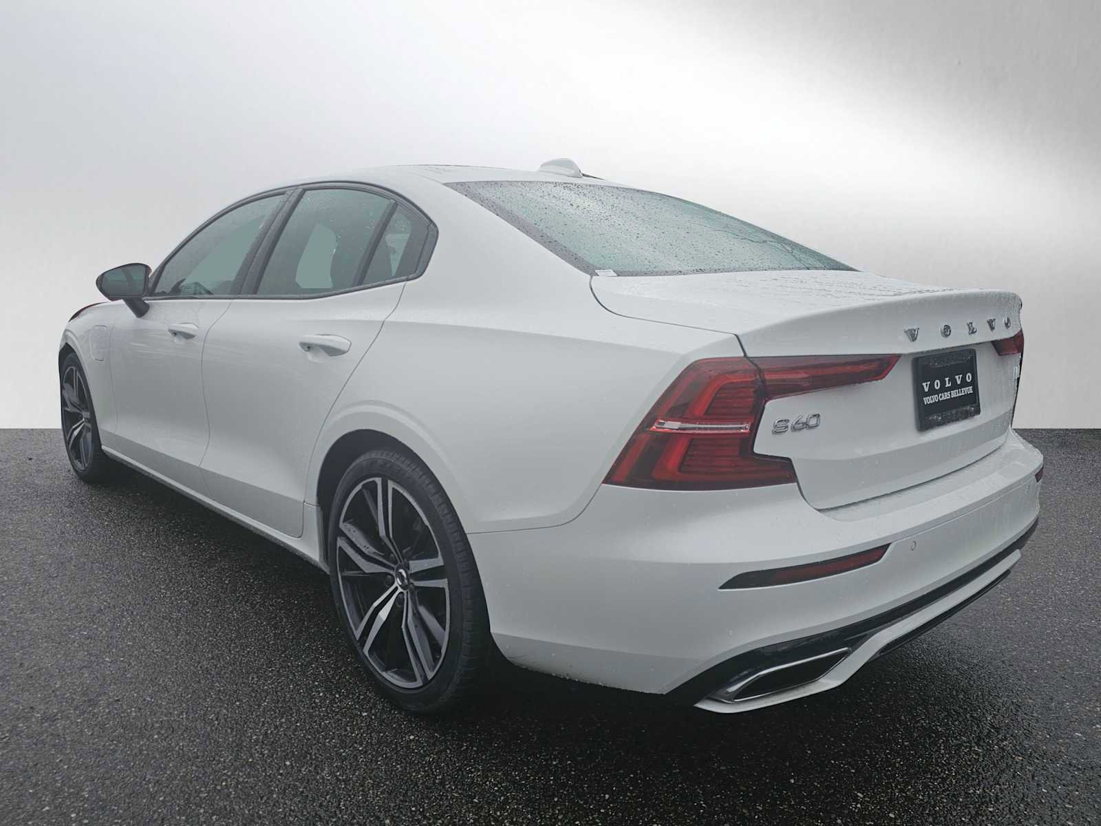 Certified 2022 Volvo S60 T8 R-Design Expression w/ Premium Package AWD/4WD image 6
