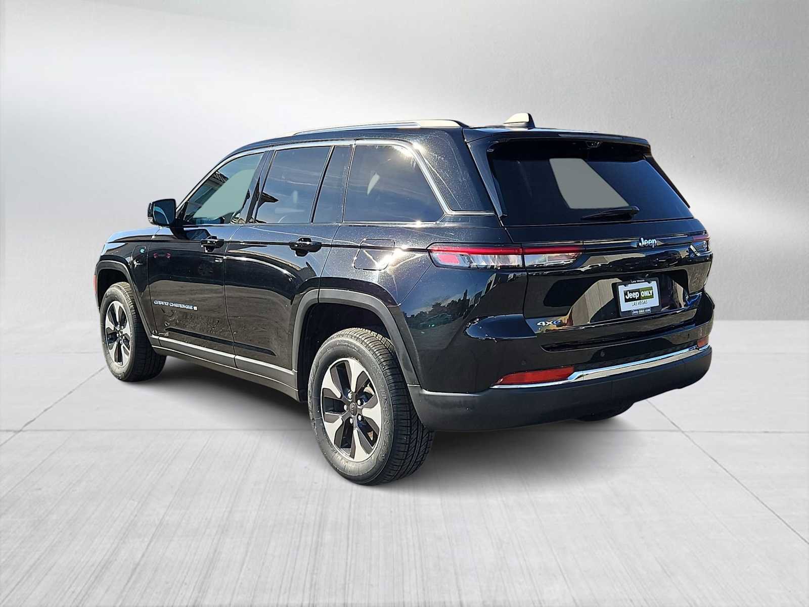 Used 2022 Jeep Grand Cherokee Limited 4xe w/ Luxury Tech Group II image 6