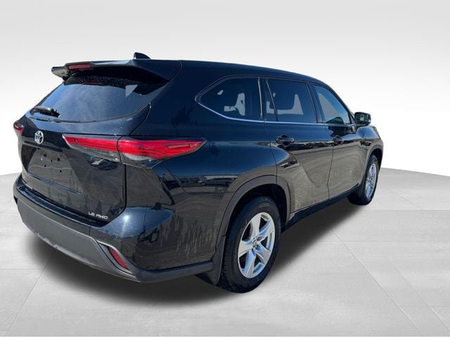 Used 2022 Toyota Highlander LE AWD/4WD image 39
