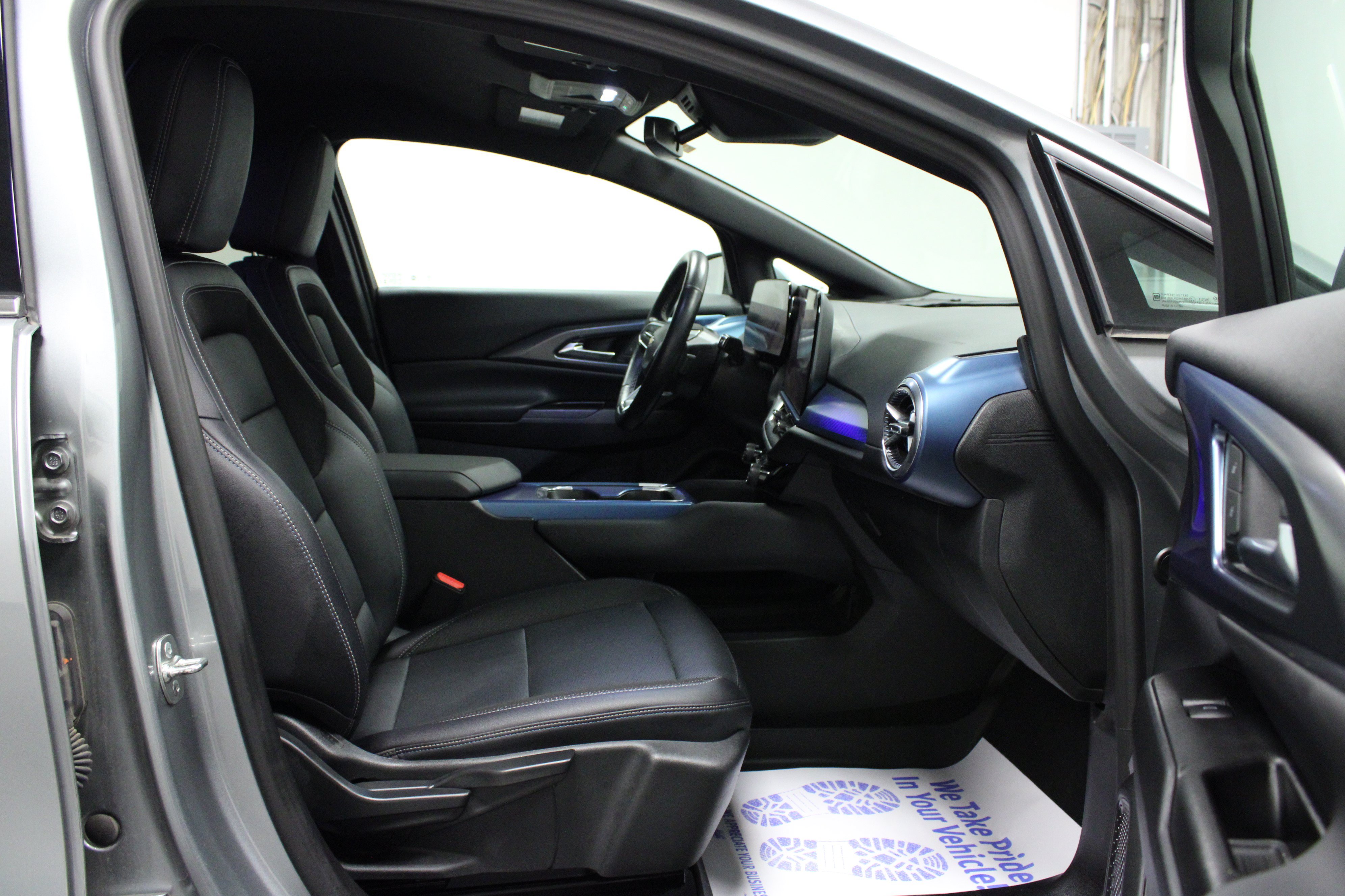 Used 2024 Chevrolet Equinox EV LT FWD image 16