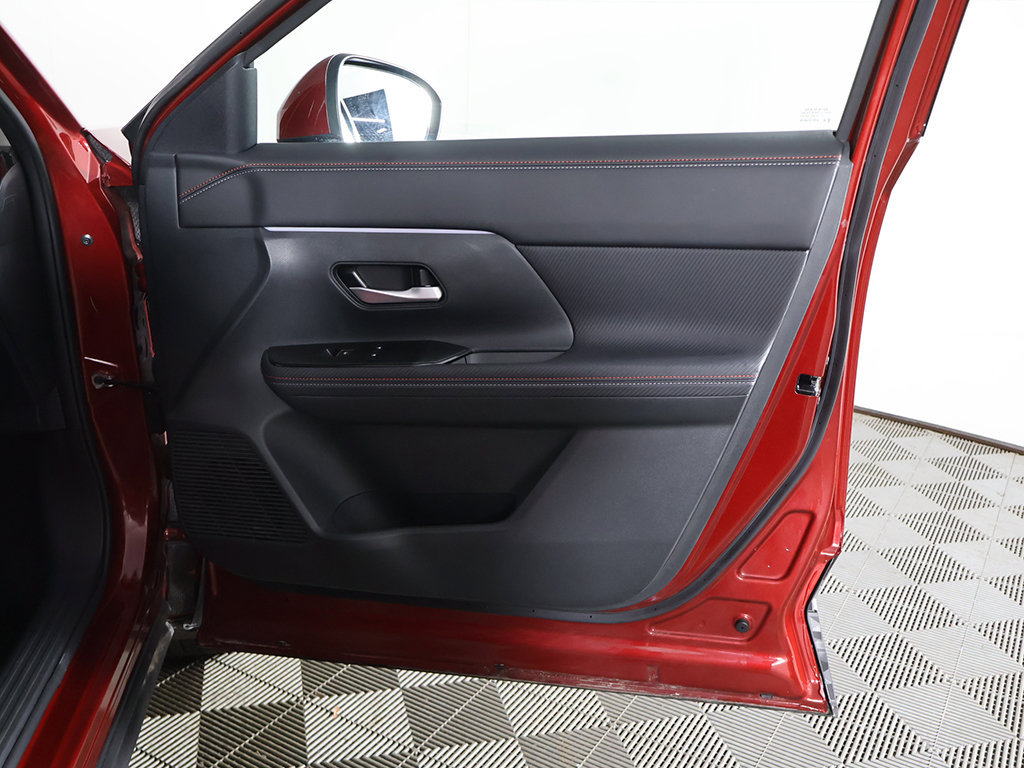 Used 2025 Nissan Kicks SR FWD image 23