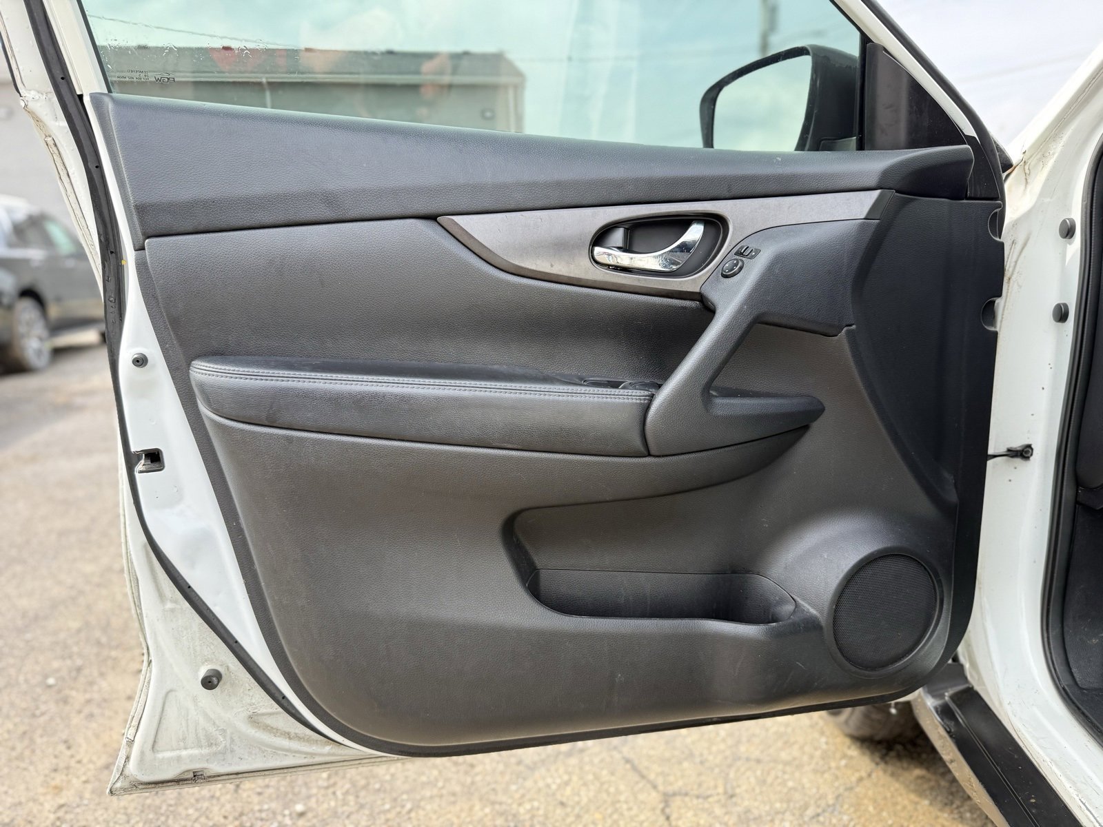 Used 2014 Nissan Rogue SV image 12