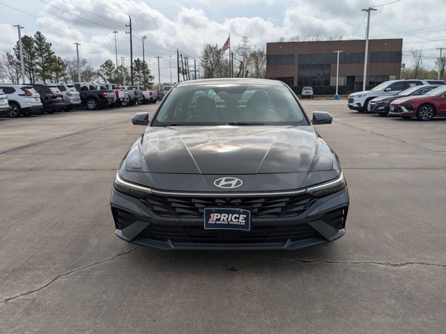 Used 2024 Hyundai Elantra Limited image 2
