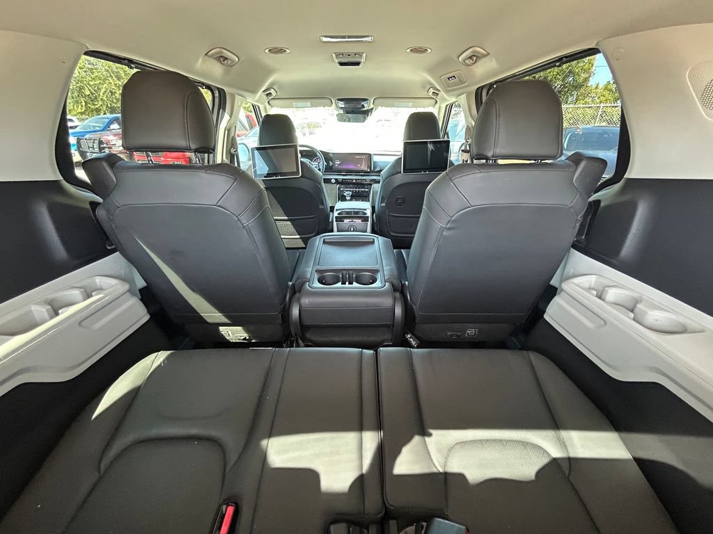 Used 2023 Kia Carnival EX FWD image 13