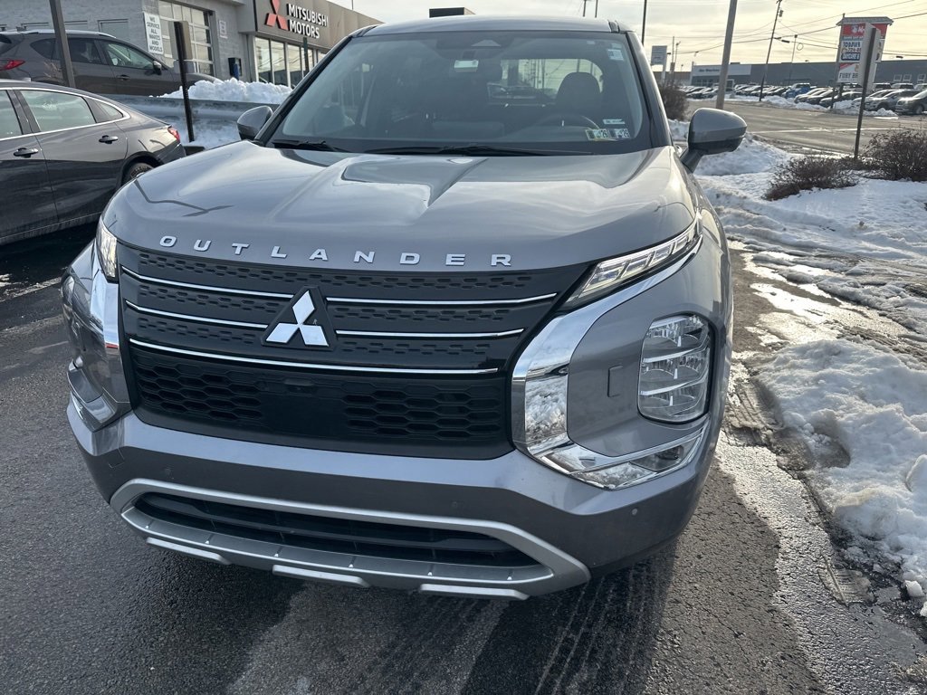 Used 2022 Mitsubishi Outlander SE image 8