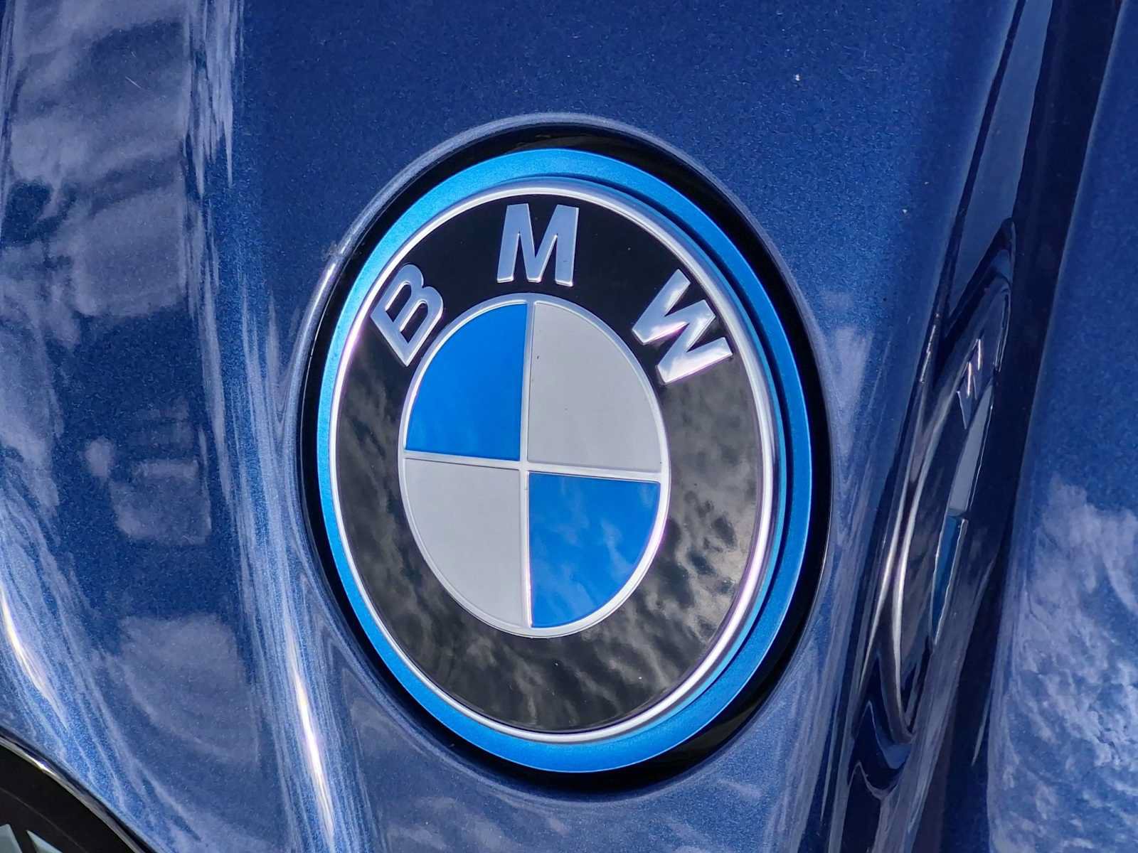 Used 2024 BMW iX xDrive50 w/ Premium Package AWD/4WD image 11