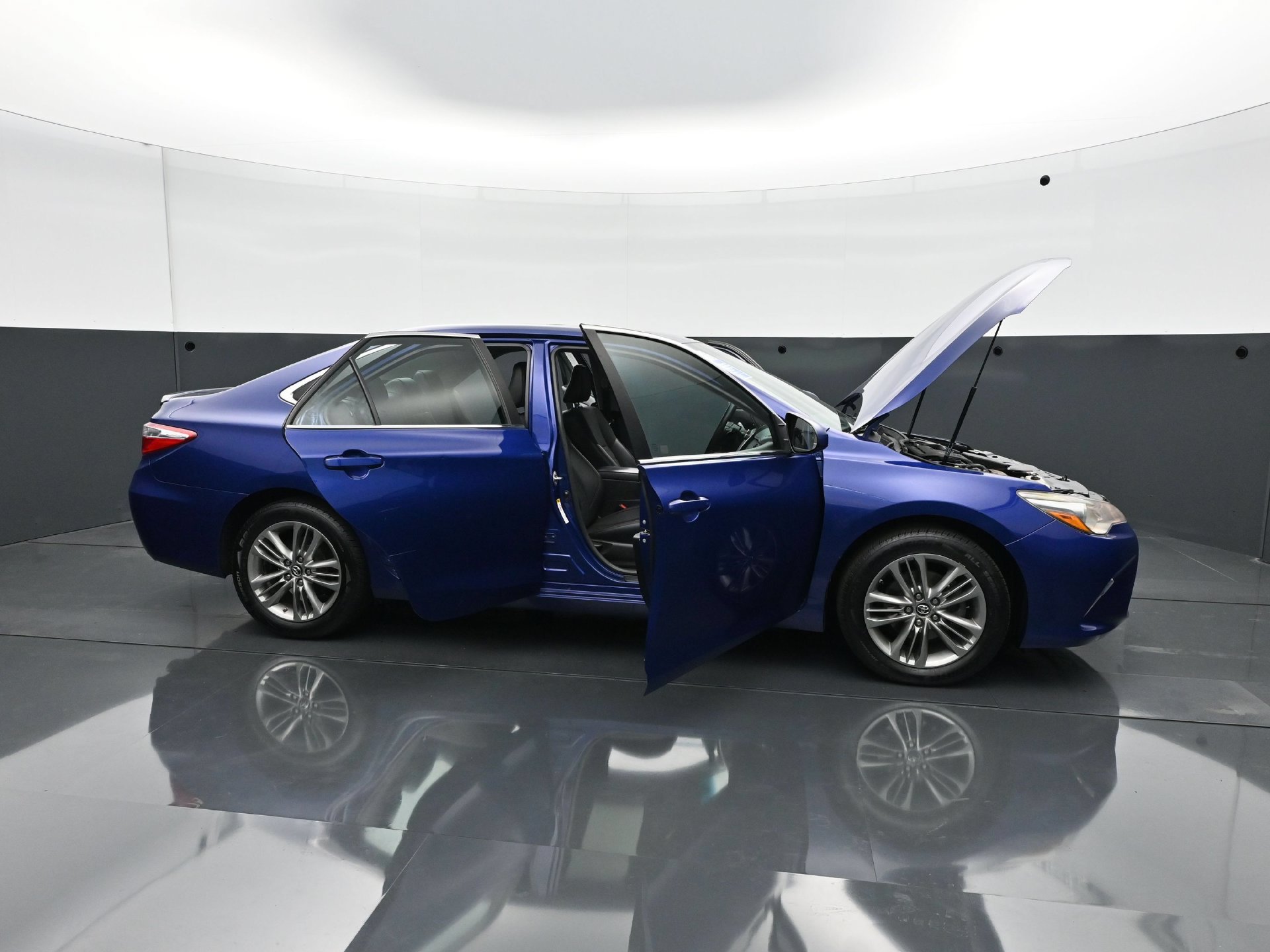 Used 2016 Toyota Camry SE w/ Moonroof Package FWD image 42