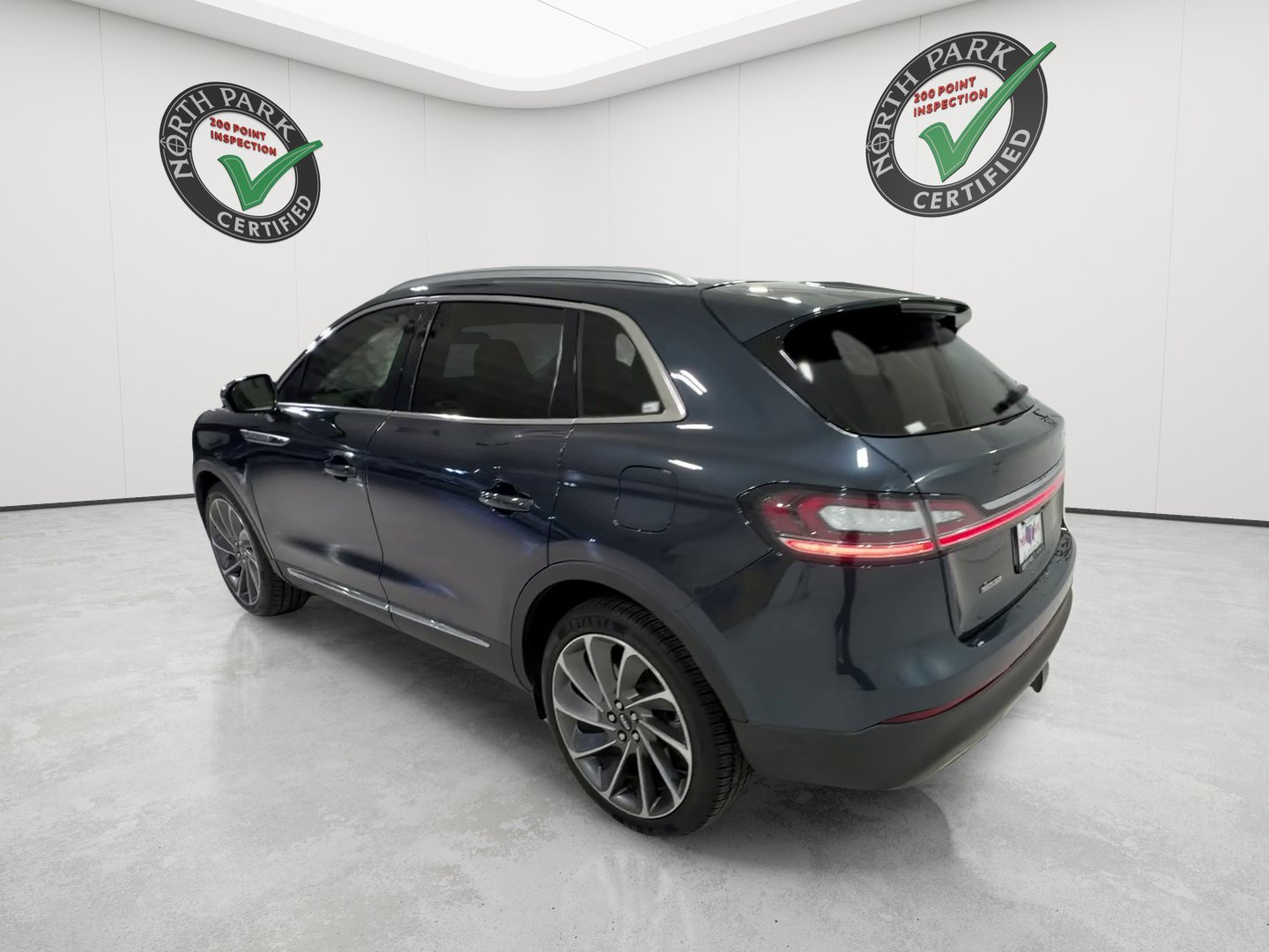 Used 2023 Lincoln Nautilus Reserve w/ Equipment Group 201A AWD/4WD image 3