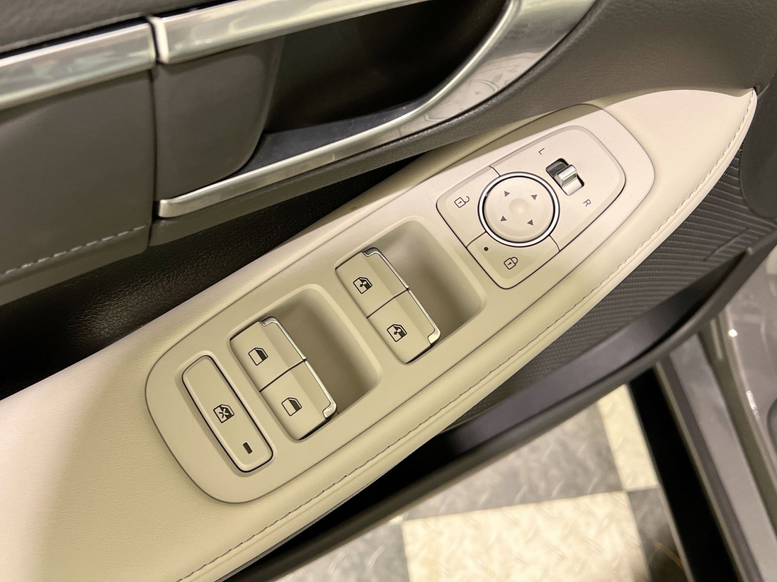 Used 2023 Hyundai Sonata Limited w/ Preferred Accessory Package image 31