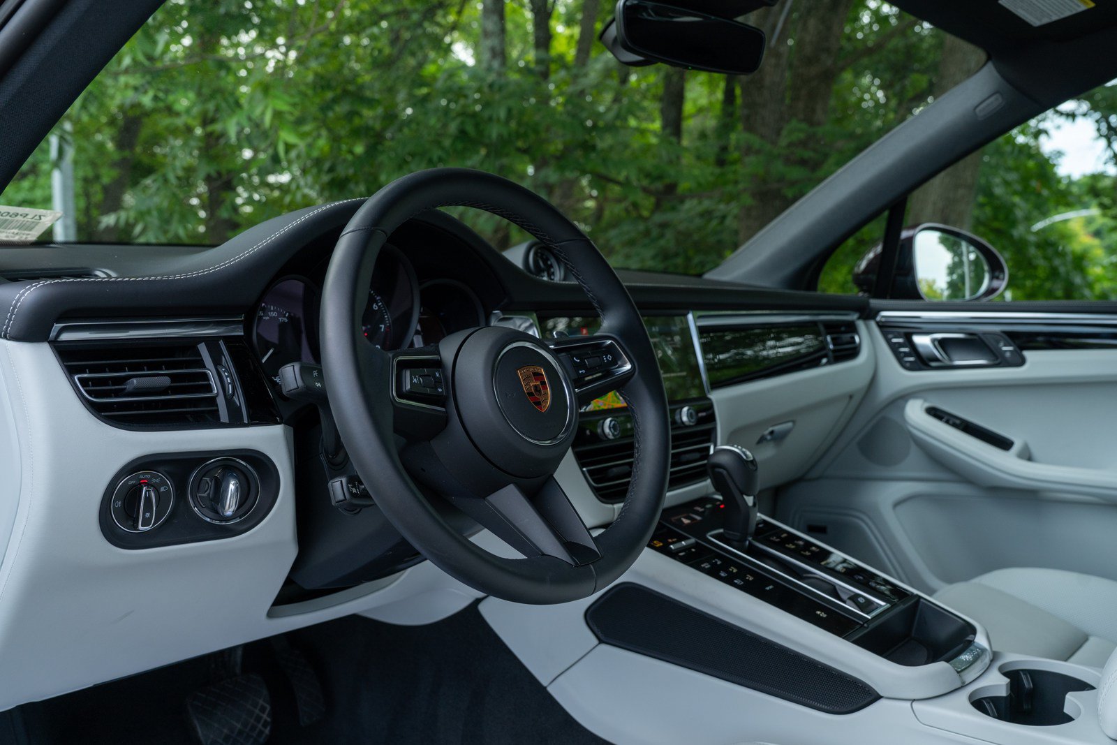 Certified 2026 Porsche Macan AWD/4WD image 4