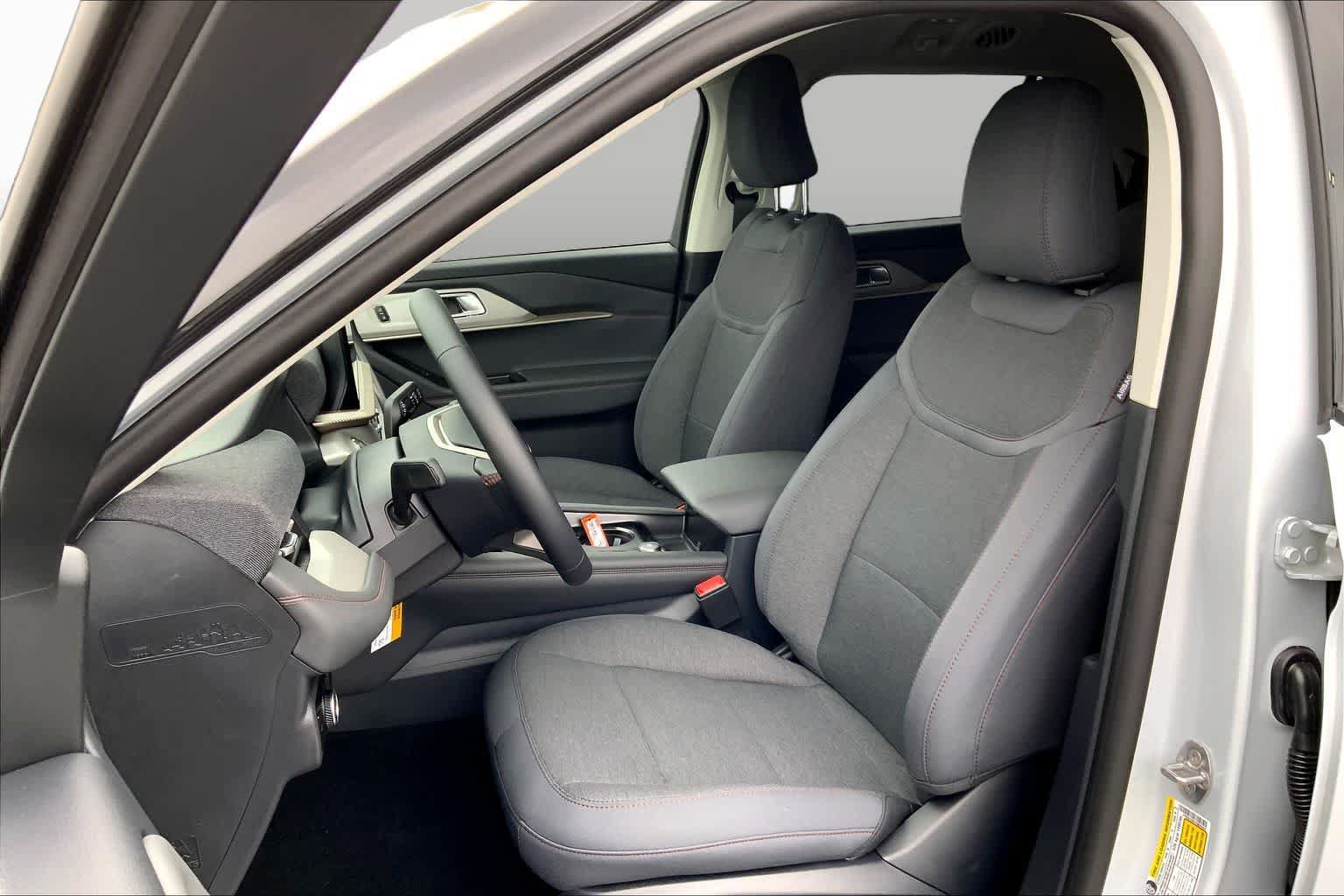 New 2026 Ford Explorer Active RWD image 7