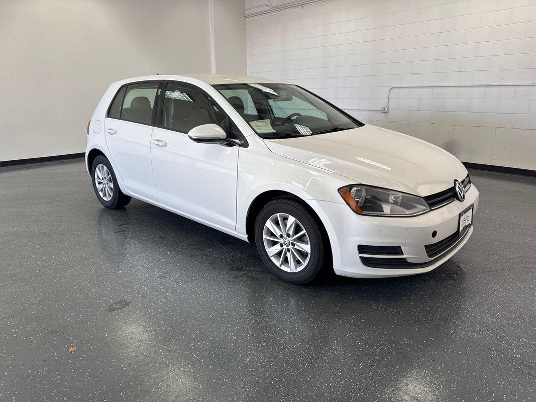 Used 2015 Volkswagen Golf S image 2