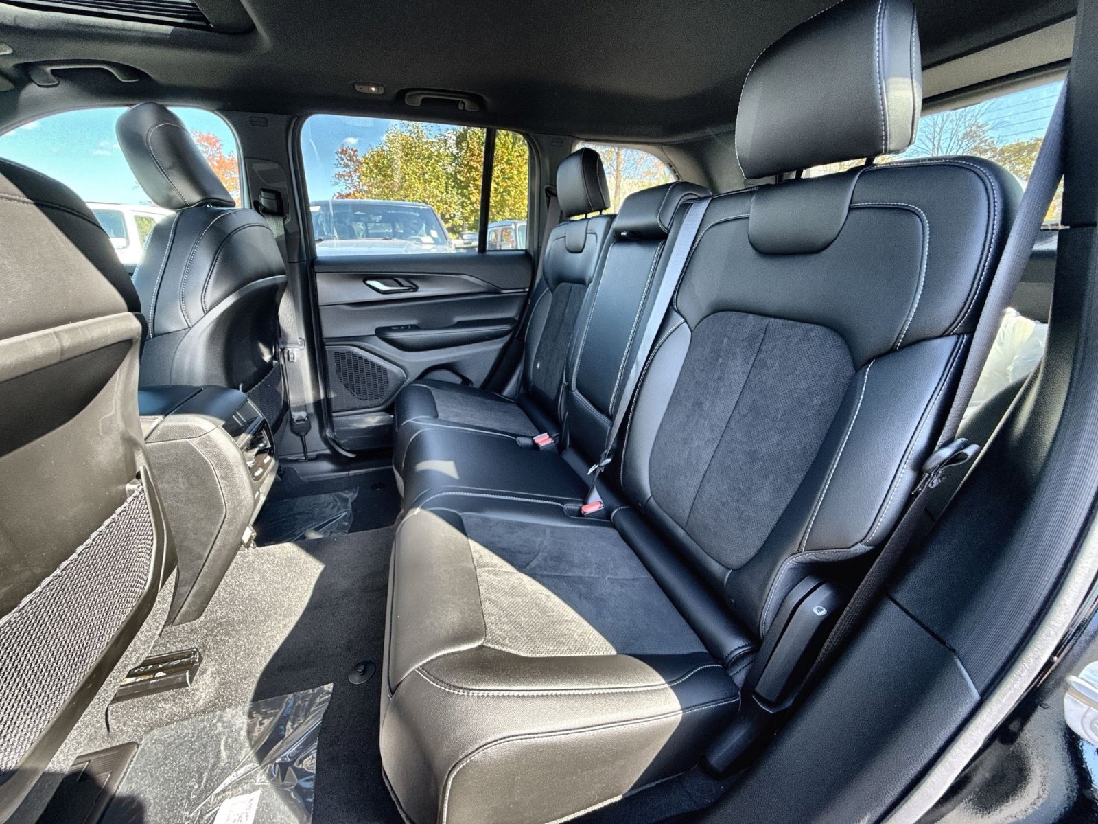 New 2025 Jeep Grand Cherokee Laredo image 24