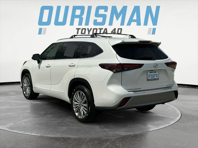 Certified 2025 Toyota Highlander Platinum AWD/4WD image 6