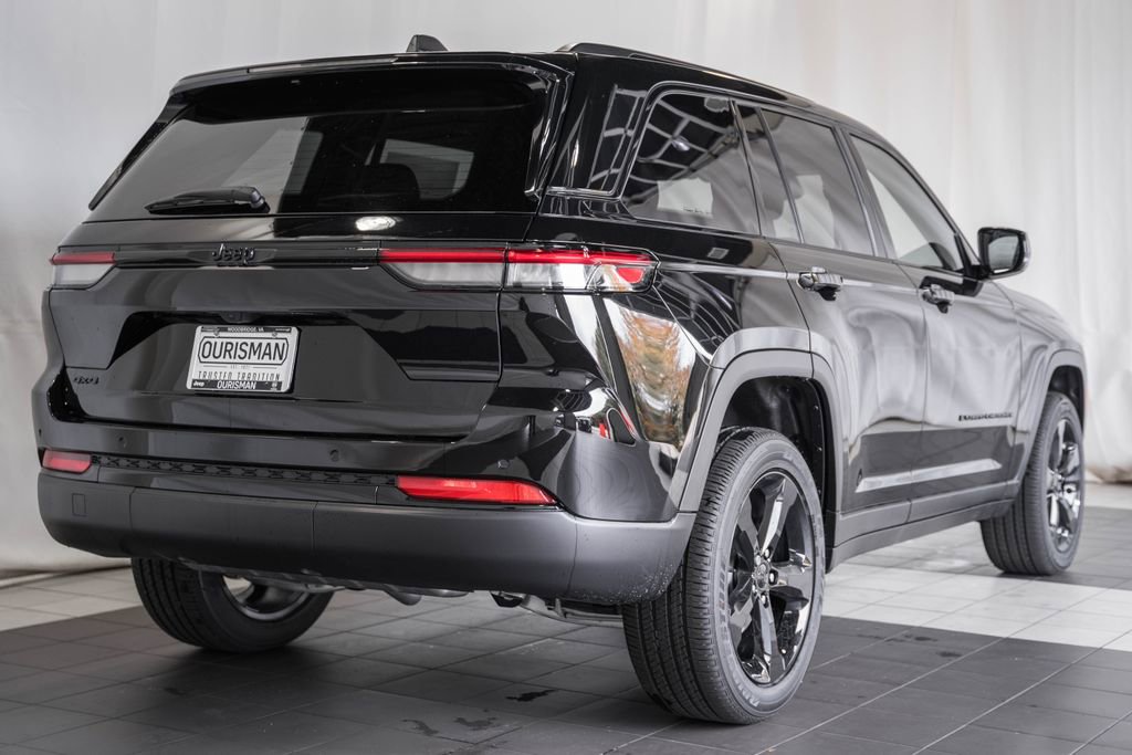 New 2025 Jeep Grand Cherokee Altitude w/ Trailer Tow Package image 4