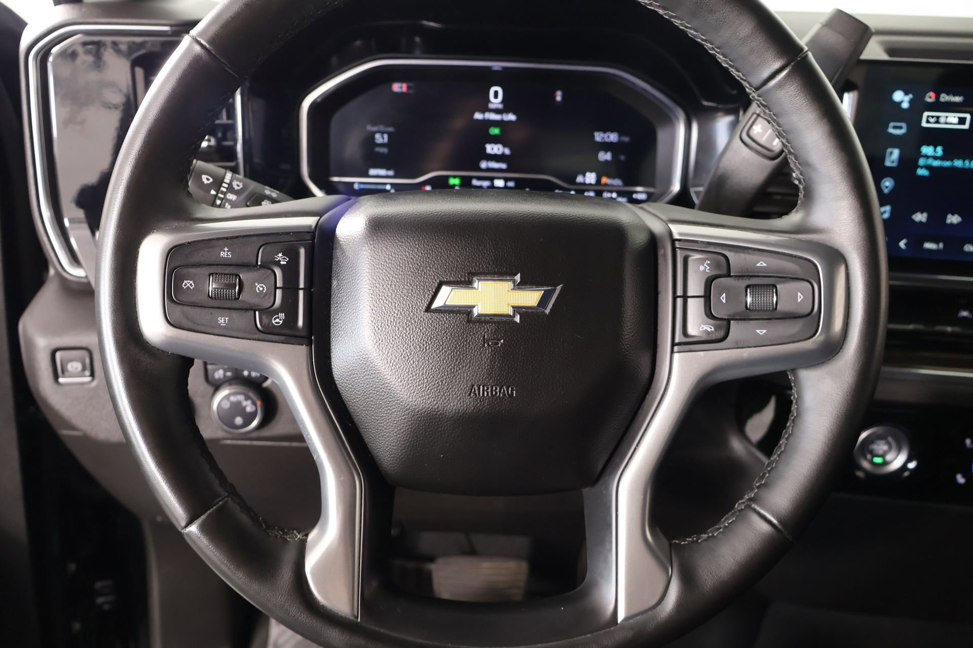 Used 2024 Chevrolet Silverado 1500 LT image 3