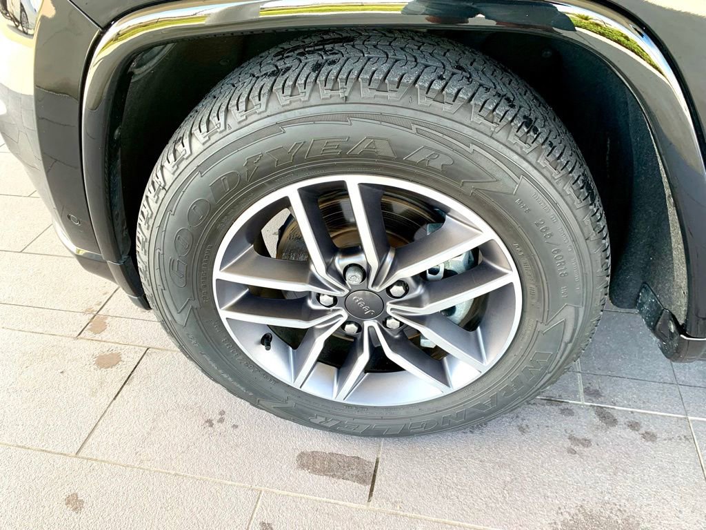 Used 2020 Jeep Grand Cherokee Overland AWD/4WD image 11