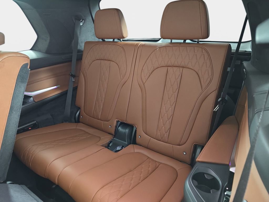 New 2026 BMW X7 M60i image 14
