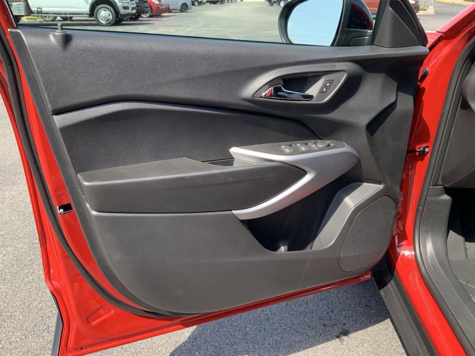 New 2026 Chevrolet Trax RS w/ Driver Confidence Package FWD image 21