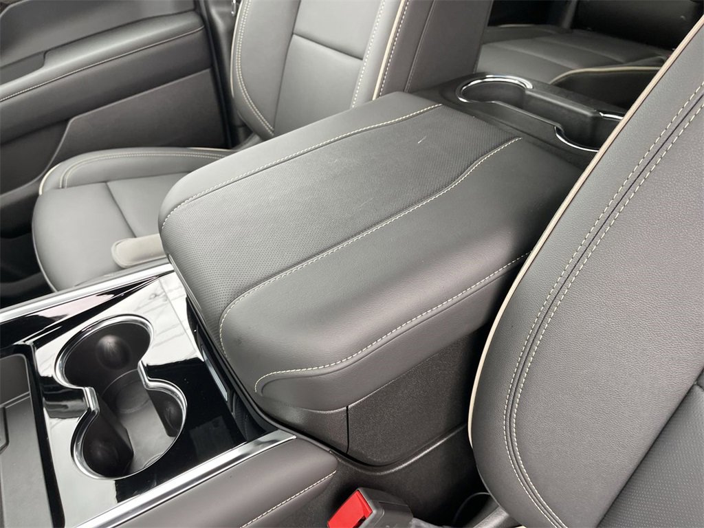 New 2025 Chevrolet Suburban Premier image 21