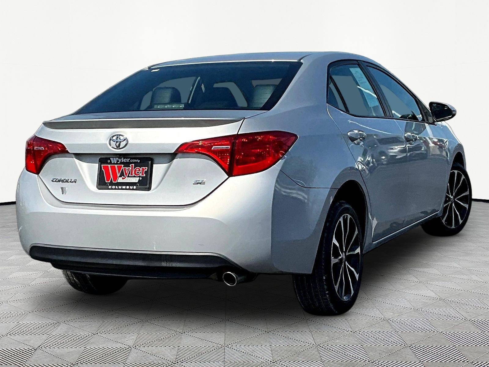 Used 2018 Toyota Corolla SE w/ Carpet Mat Package (TMS) FWD image 6