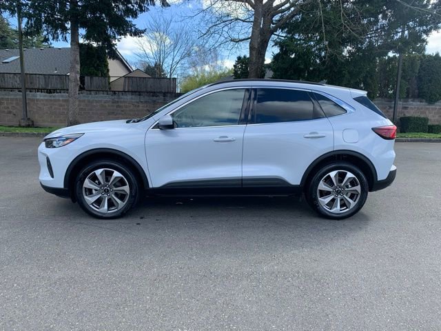 Used 2025 Ford Escape Platinum AWD/4WD image 2