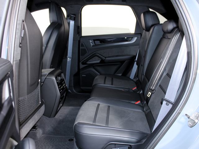 Certified 2025 Porsche Cayenne GTS image 20