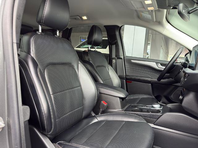 Certified 2025 Ford Escape Platinum AWD/4WD image 34