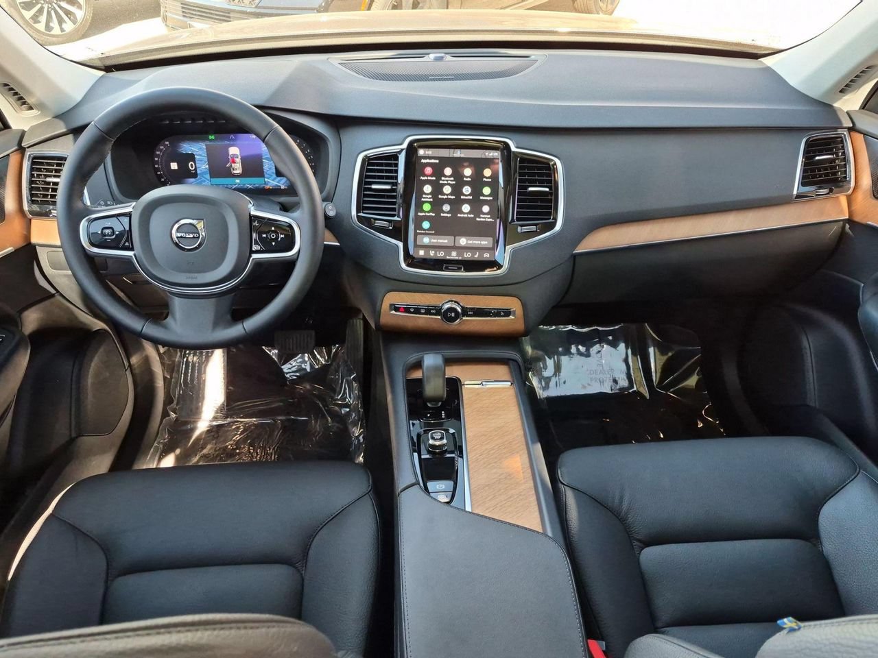 Certified 2024 Volvo XC90 B5 Plus w/ Protection Package Premier AWD/4WD image 23