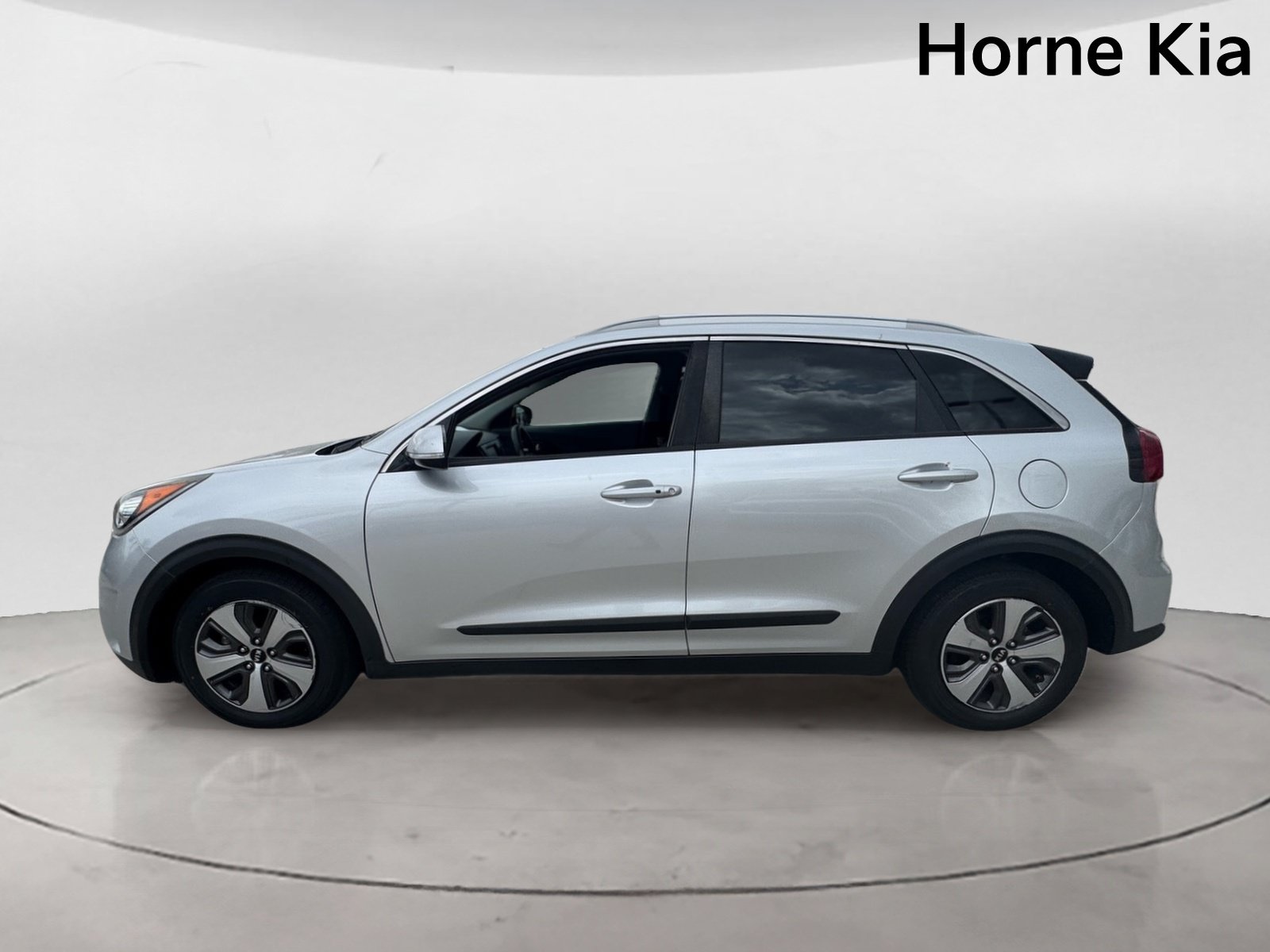 Used 2017 Kia Niro EX FWD image 6