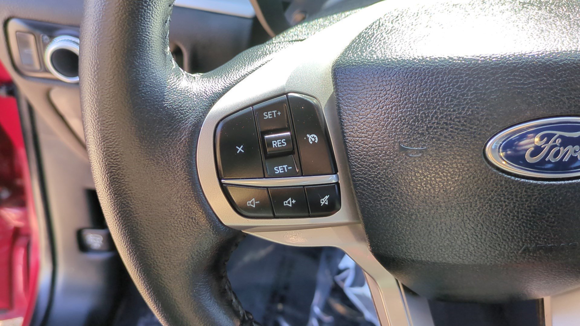 Used 2023 Ford Explorer XLT image 18