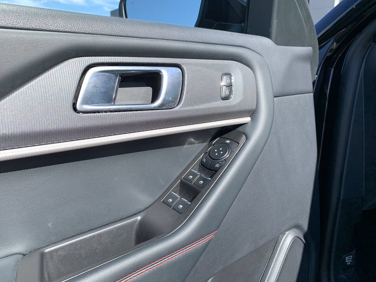 Used 2025 Ford Explorer ST-Line AWD/4WD image 16