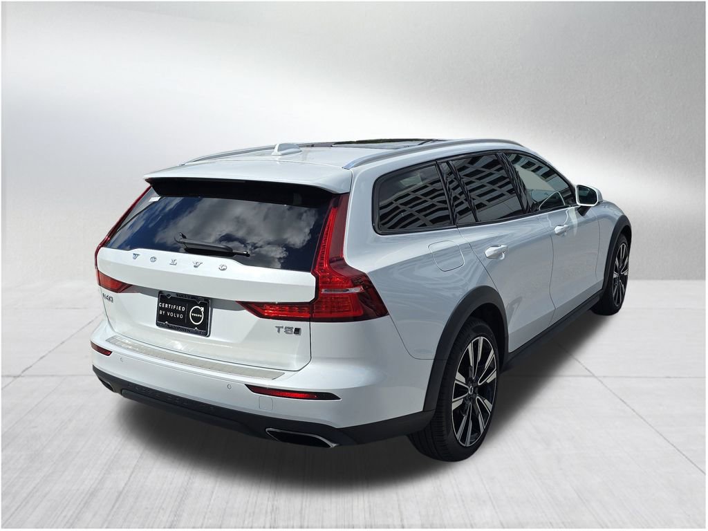Certified 2022 Volvo V60 T5 Cross Country w/ Climate Package image 5