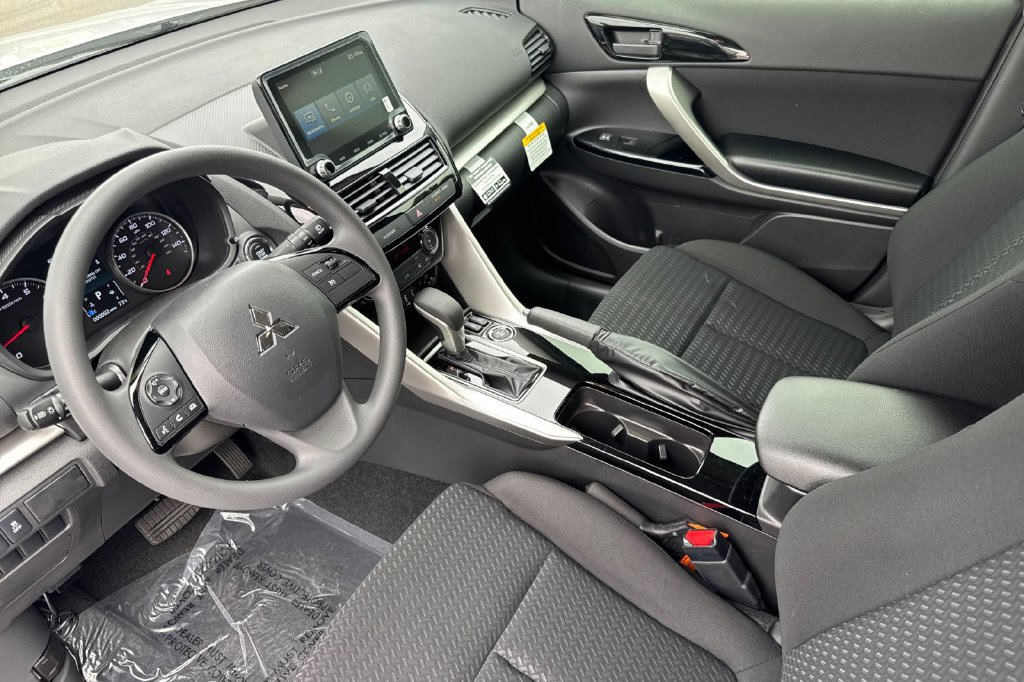 New 2026 Mitsubishi Eclipse Cross LE AWD/4WD image 4