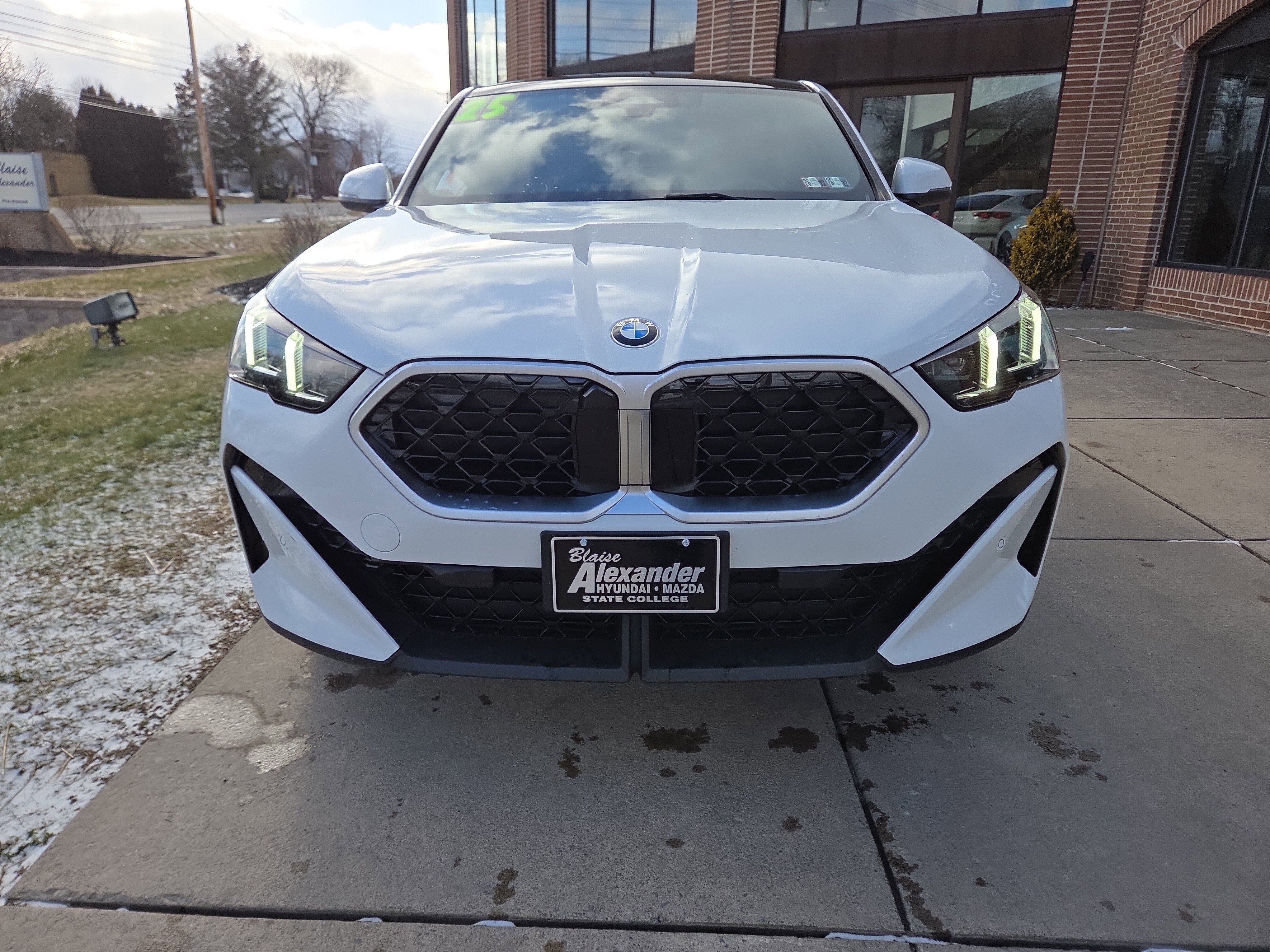 Used 2025 BMW X2 xDrive28i image 9