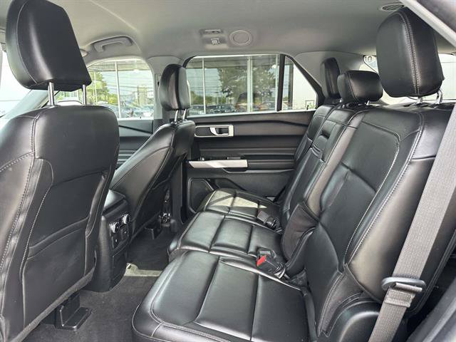 Used 2022 Ford Explorer XLT w/ Equipment Group 202A AWD/4WD image 31
