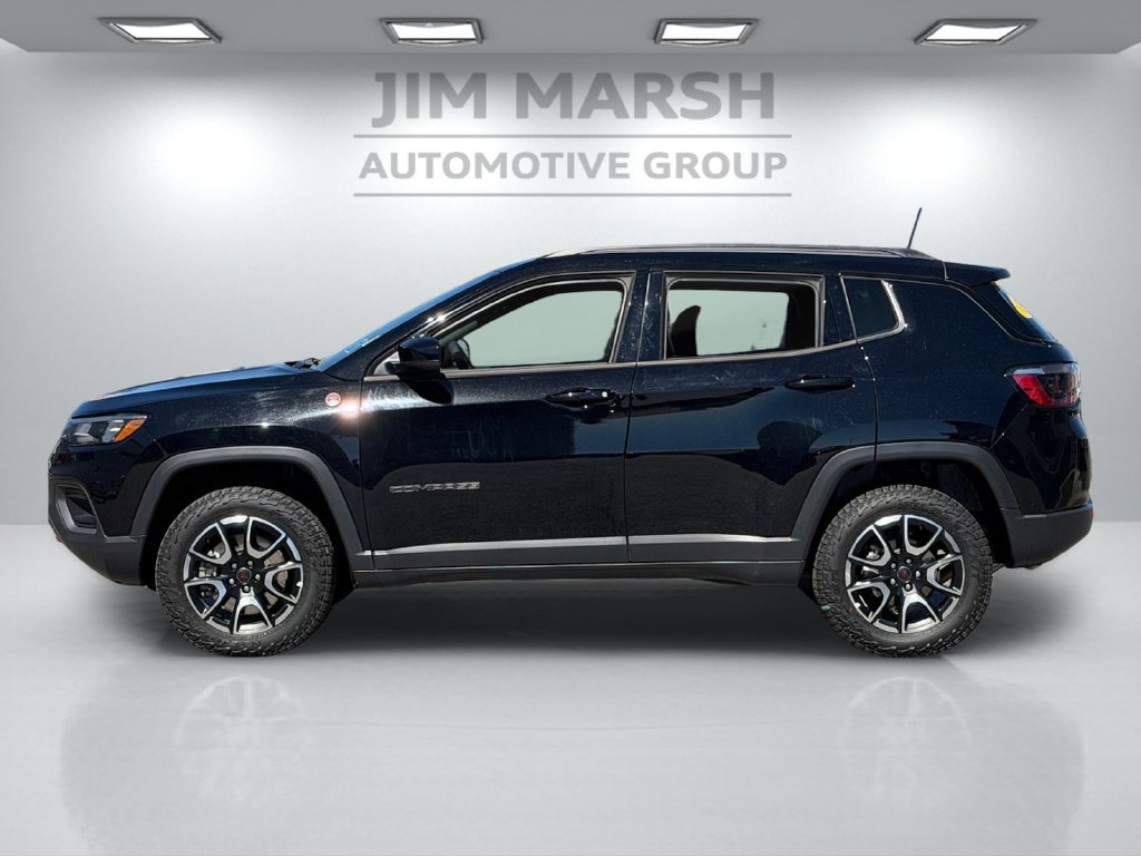 Used 2025 Jeep Compass Trailhawk AWD/4WD image 3