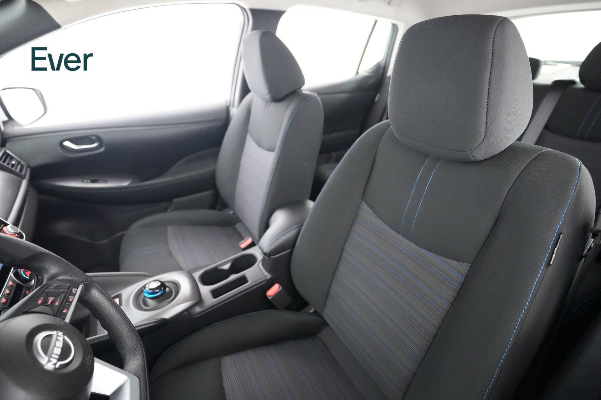 Used 2025 Nissan Leaf S FWD image 4