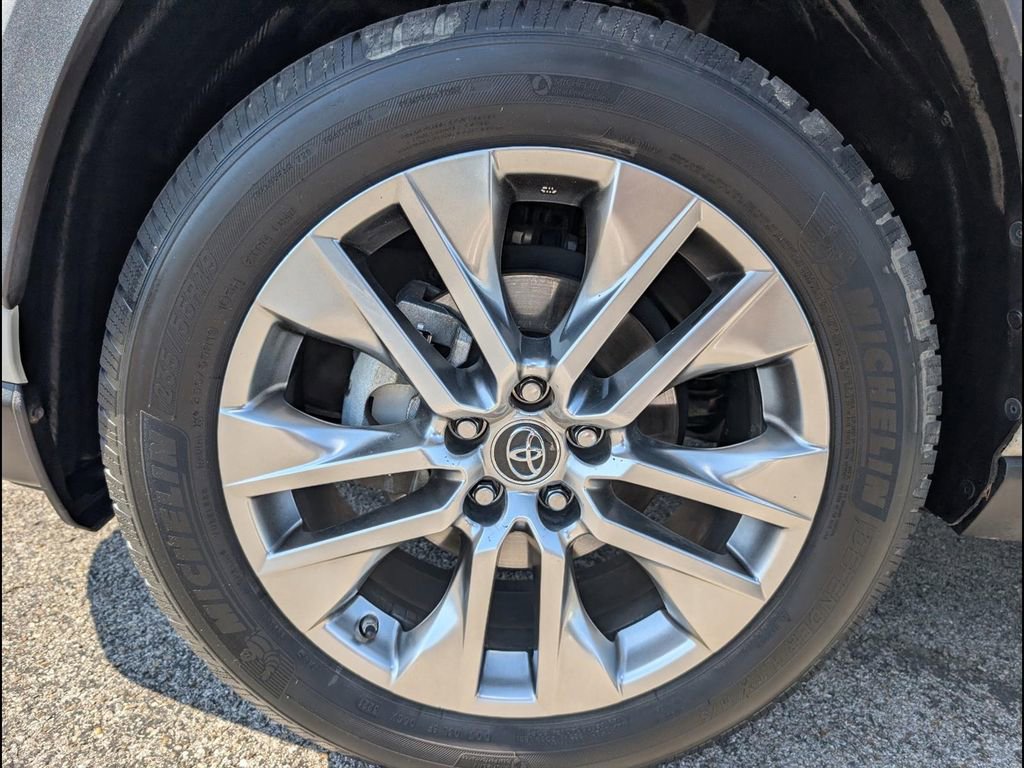 Used 2019 Toyota RAV4 XLE Premium FWD image 25