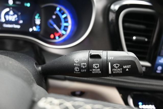 Used 2024 Chrysler Pacifica Limited FWD image 33