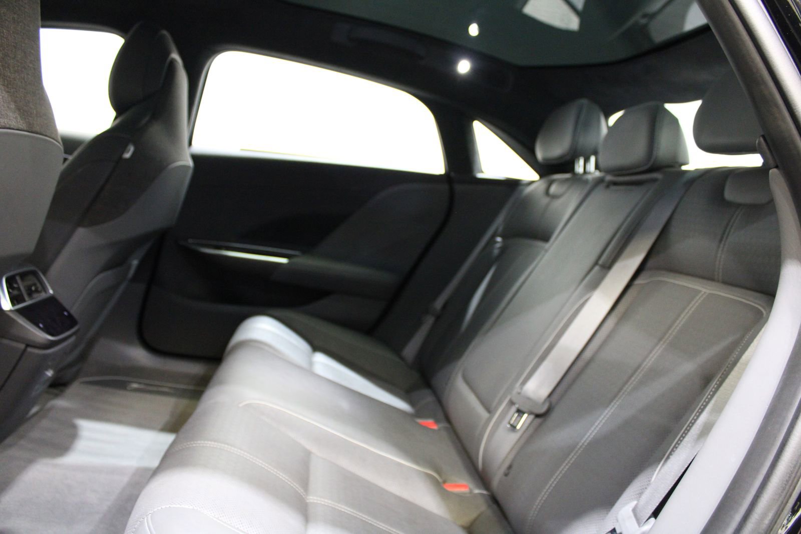 Used 2022 Lucid Air Grand Touring image 18