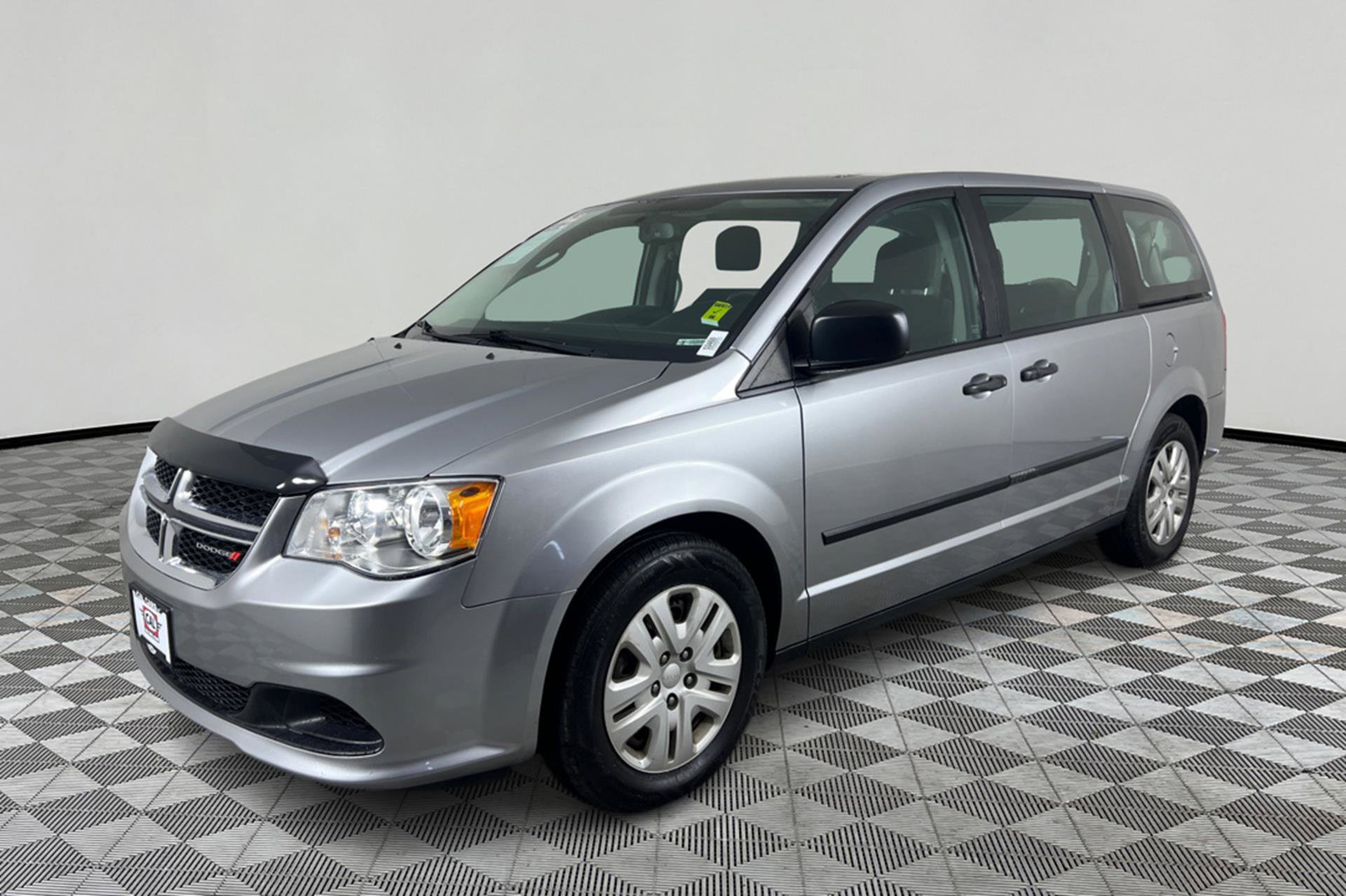 Used 2016 Dodge Grand Caravan American Value Package w/ UConnect Hands-Free Group