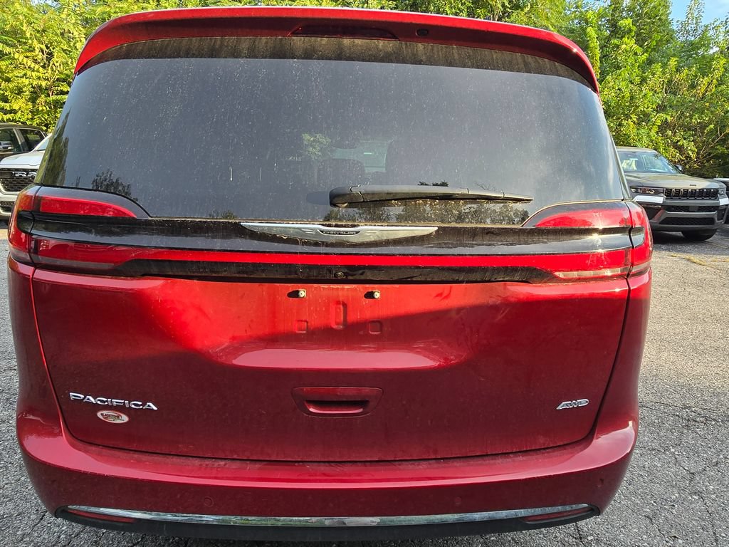 Used 2025 Chrysler Pacifica Select AWD/4WD image 6